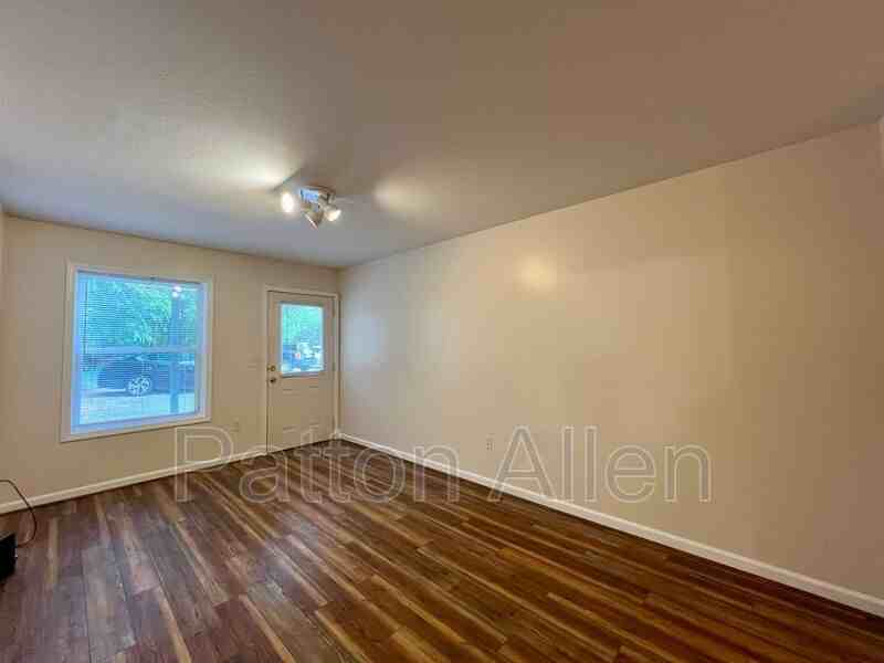 93 Citadel Dr - Photo 7 of 15