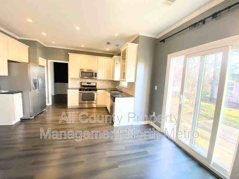 11855 Leeward Walk Cir - Photo 3 of 13