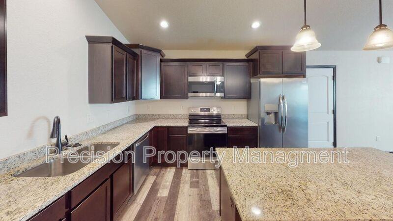 587 Westwind Rd - Photo 3 of 12