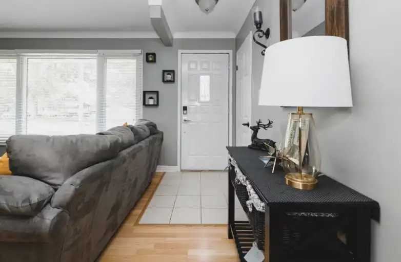 103 John St S - Photo 4 of 11