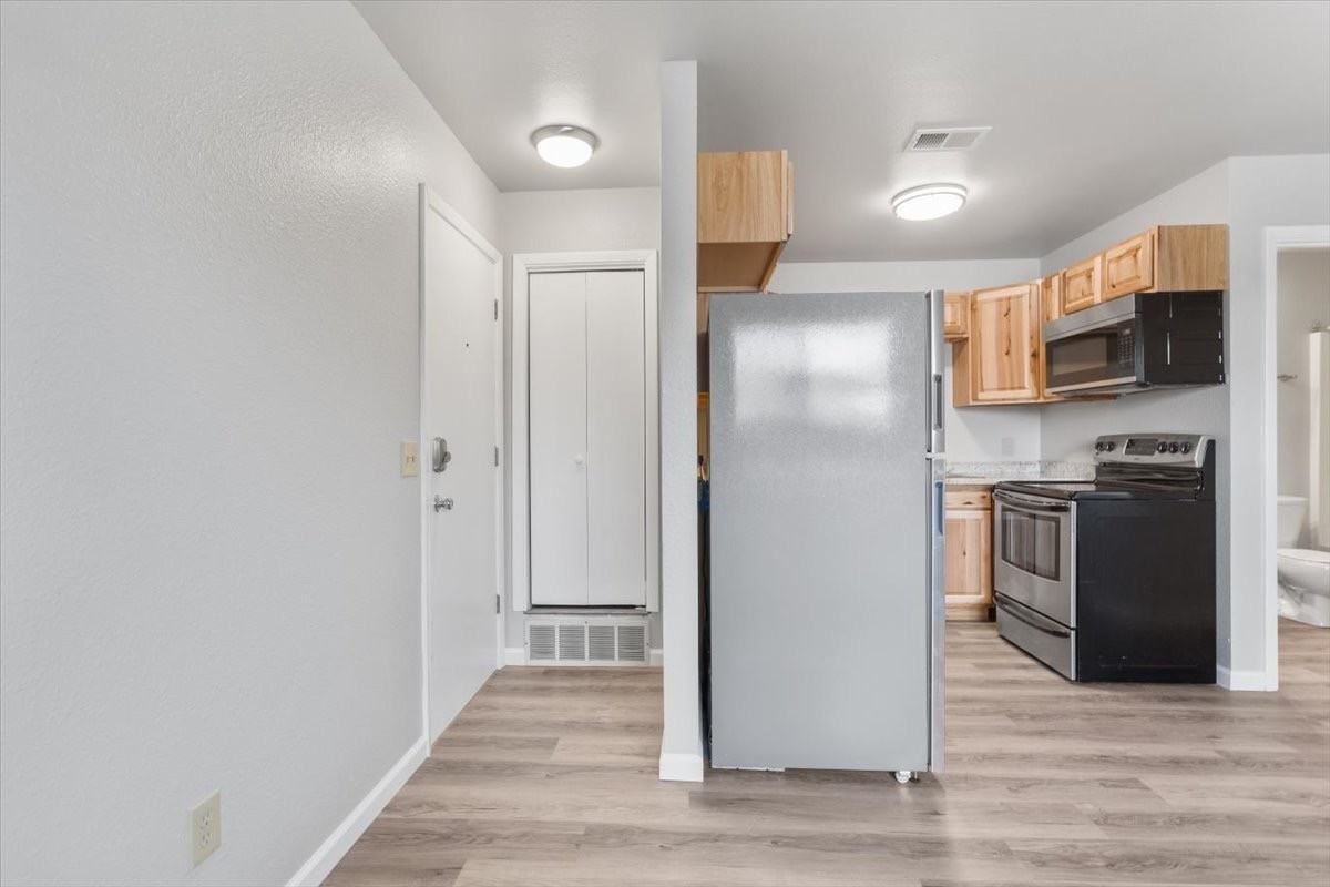 340 Bench - Photo 3 of 10