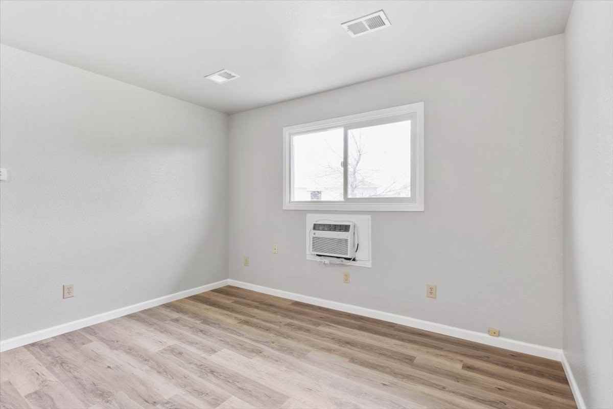 340 Bench - Photo 7 of 10