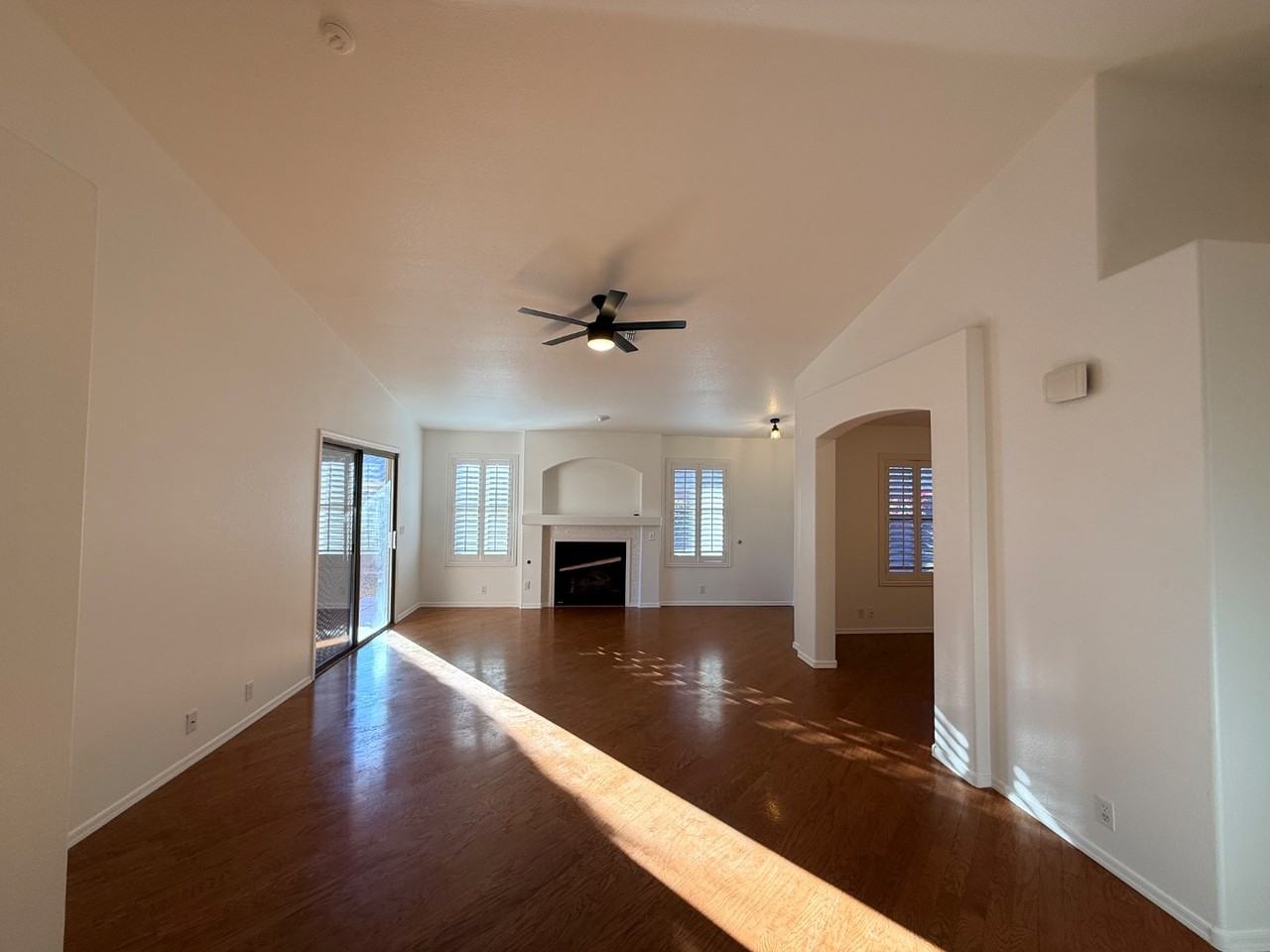 6061 E Rochelle St - Photo 4 of 11