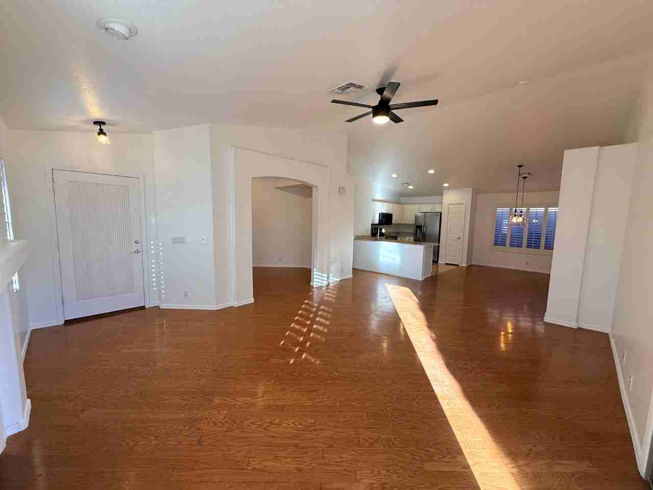 6061 E Rochelle St - Photo 5 of 11