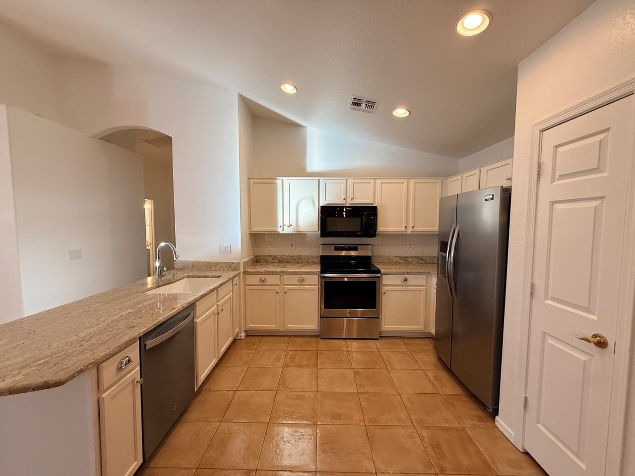 6061 E Rochelle St - Photo 6 of 11