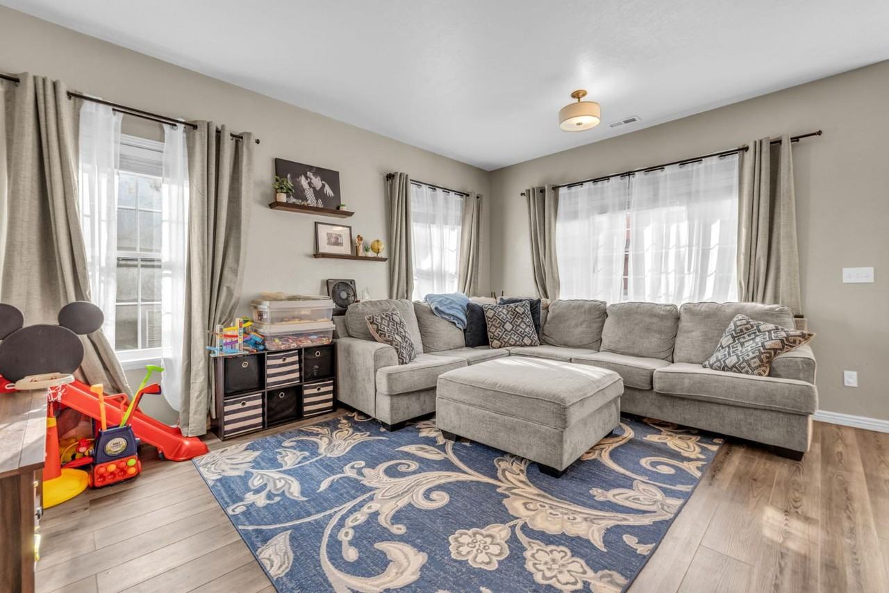 1503 N August Dr - Photo 6 of 11