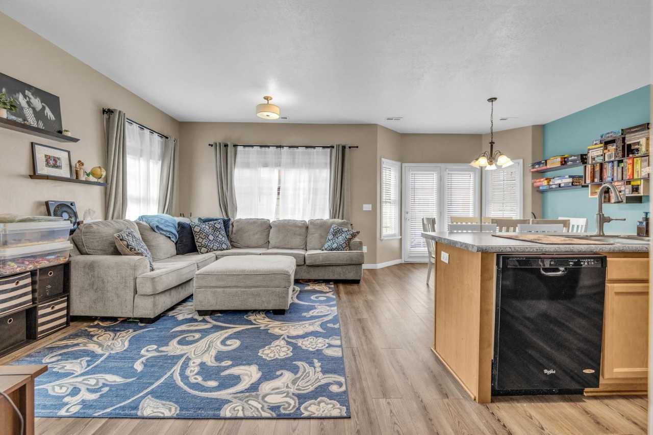 1503 N August Dr - Photo 7 of 11