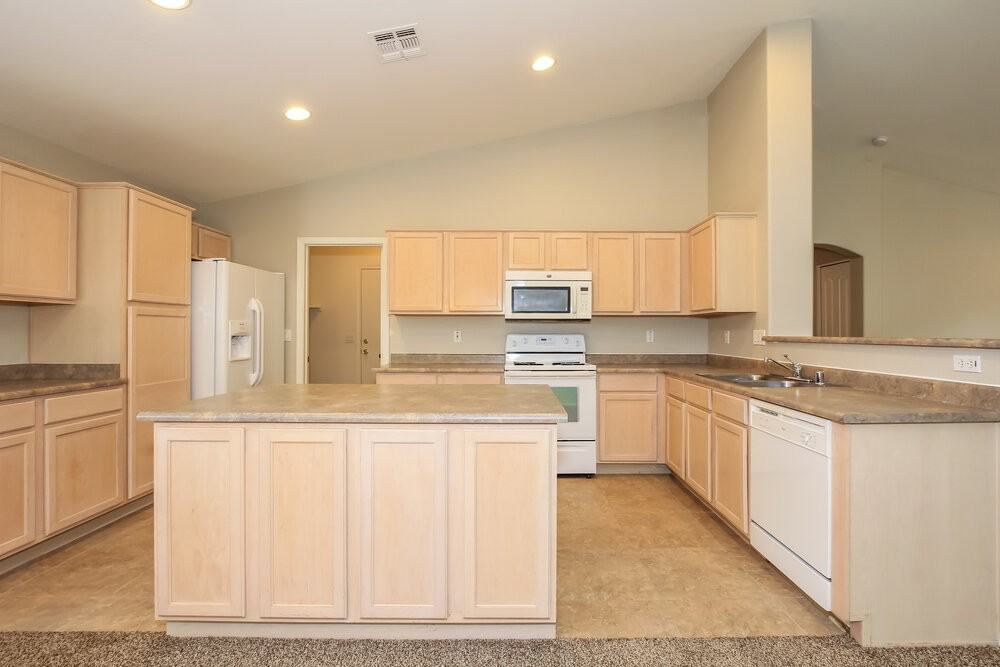 15667 W Saguaro Ln - Photo 6 of 15