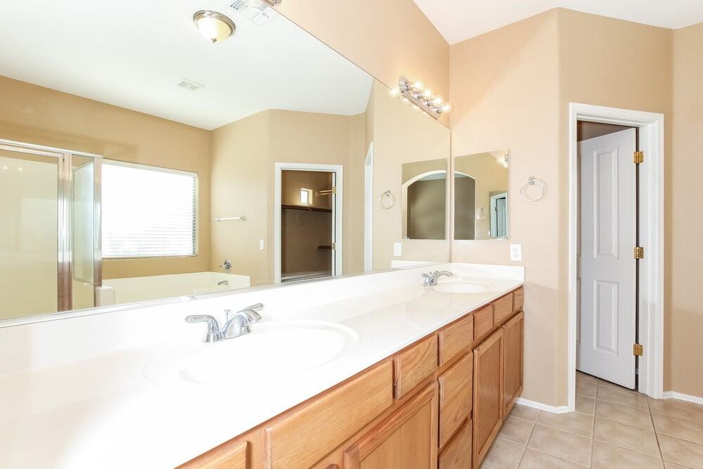 16142 W Banff Ln - Photo 7 of 16