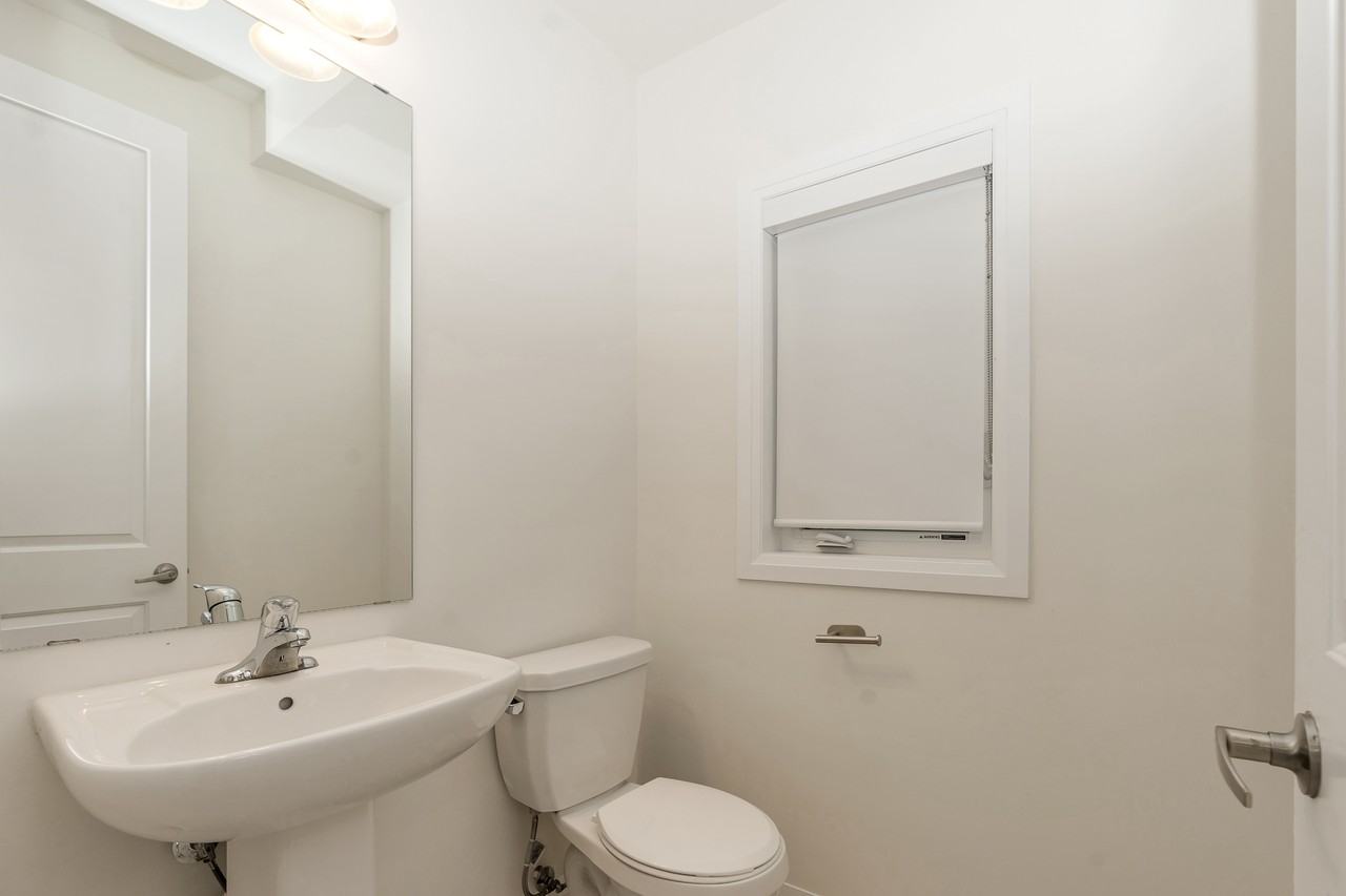 1361 Broderick St, Innisfil, ON L9S 0P5, Canada - Photo 4 of 32