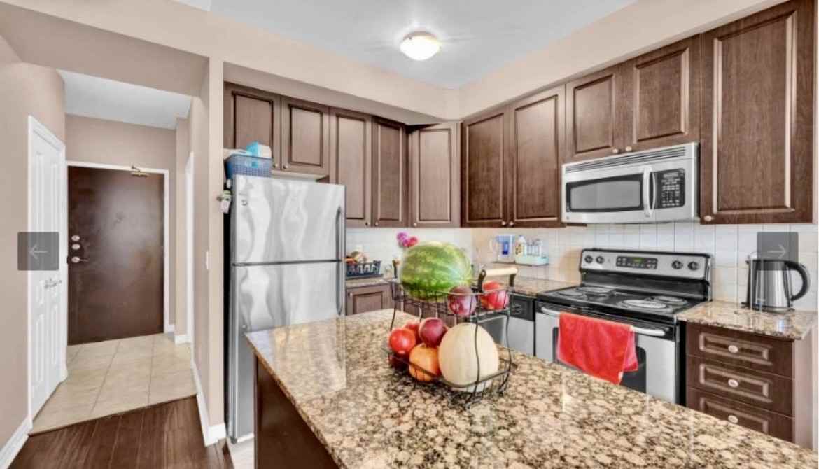 1 bed + Den Mississauga centre - Photo 4 of 12