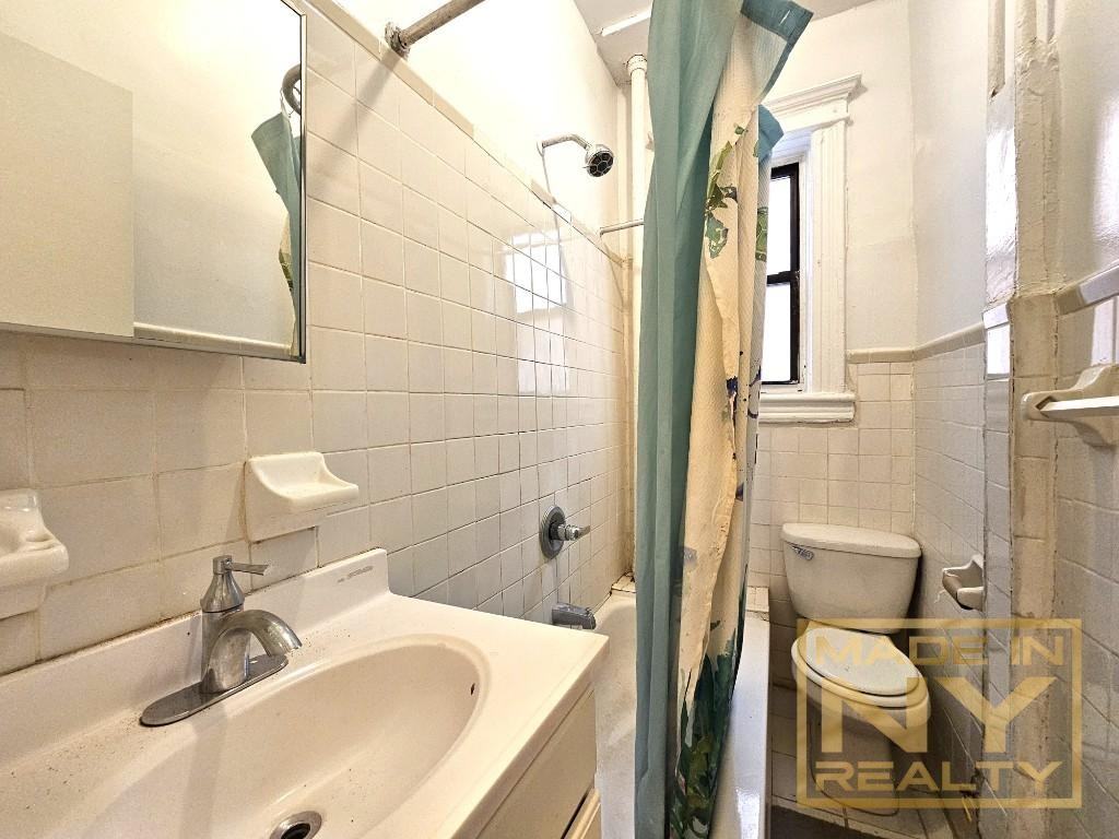 2538 43rd St #B1 - Photo 7 of 9