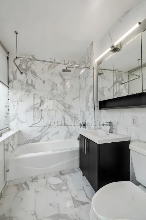 246 Pearl St #1202 - Photo 4 of 6