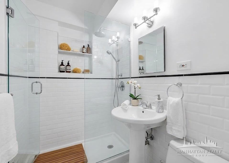E 51st St #5F - Photo 3 of 8