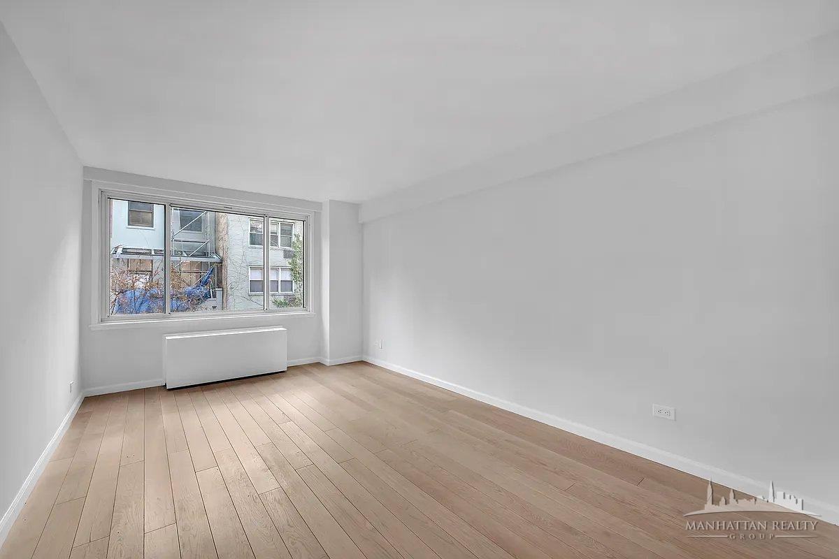 E 51st St #5F - Photo 5 of 8