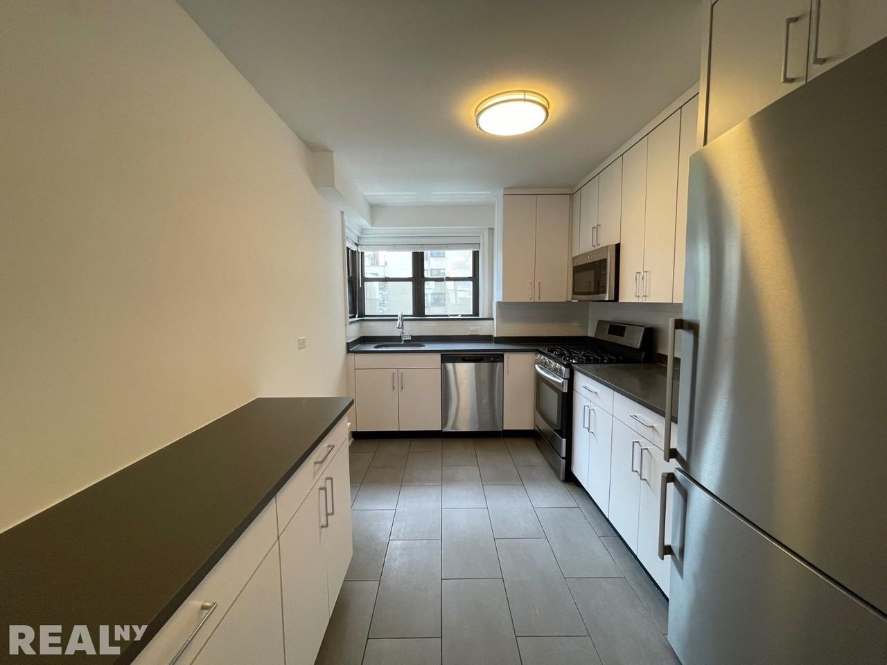 400 E 89th St #10A - Photo 4 of 9