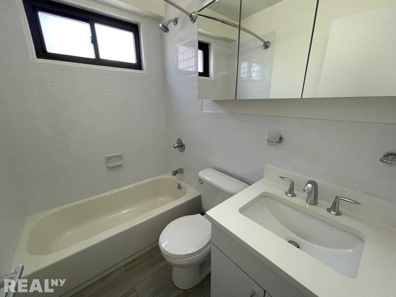 400 E 89th St #10A - Photo 5 of 9