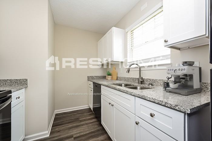 13 Sherwood Loop - Photo 4 of 19