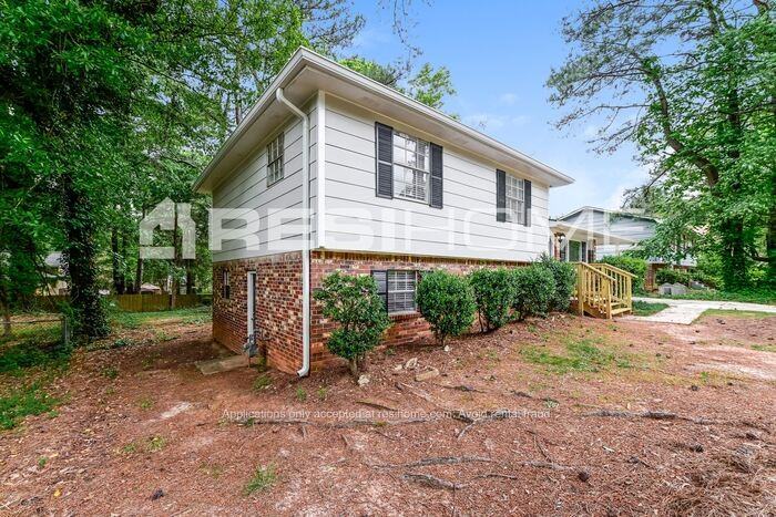 8521 Peachtree Ln - Photo 2 of 20