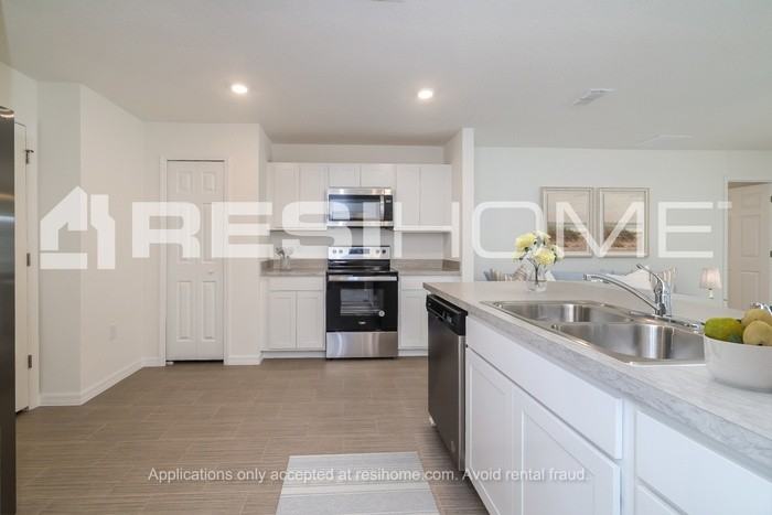 322 Fern Ct - Photo 3 of 17