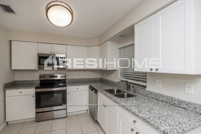 561 Espanol Ave - Photo 3 of 20