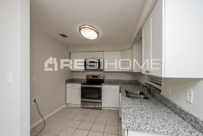 561 Espanol Ave - Photo 4 of 20