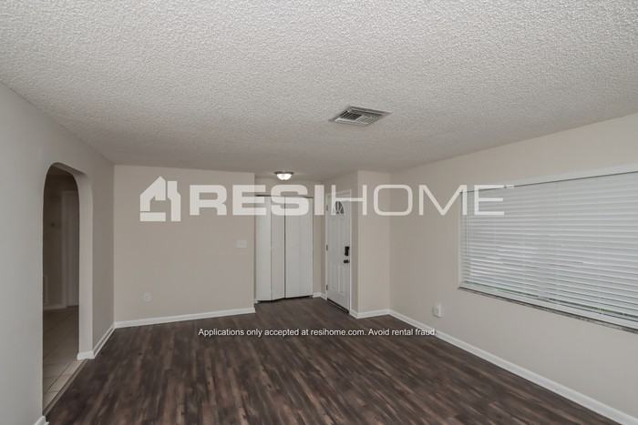 561 Espanol Ave - Photo 7 of 20