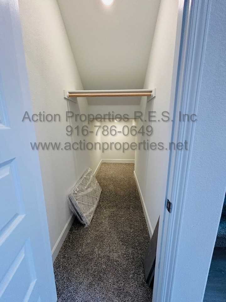 4177 Flathead Dr - Photo 6 of 33