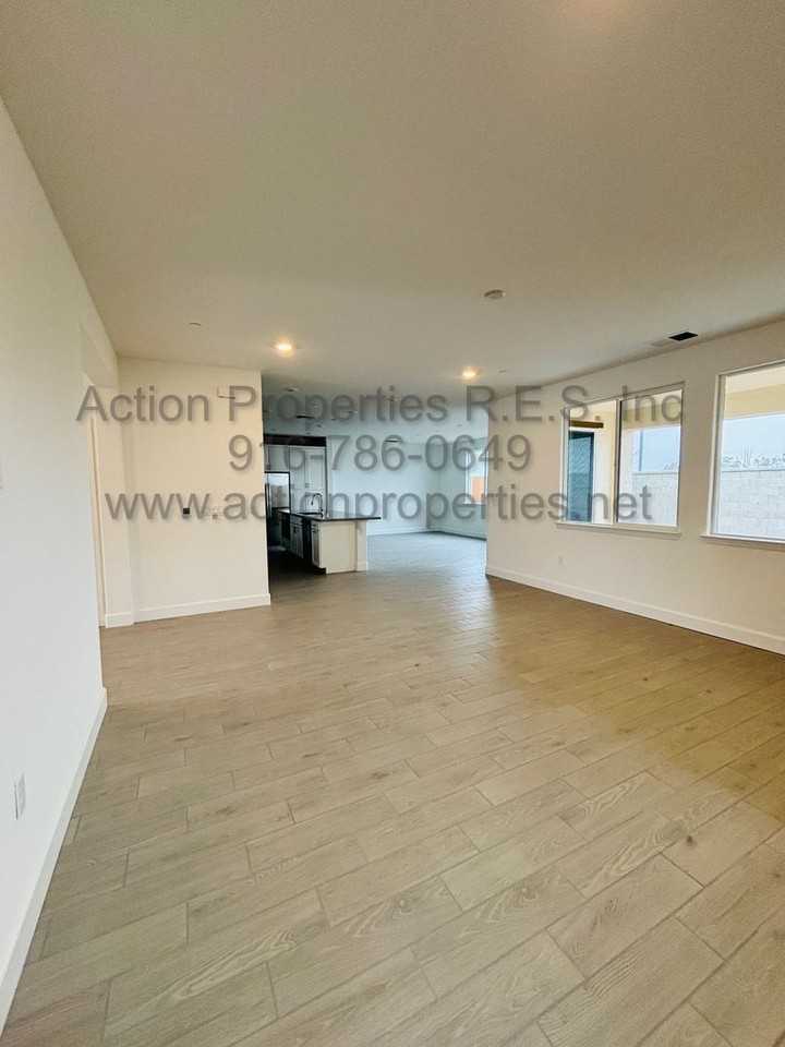 4177 Flathead Dr - Photo 7 of 33