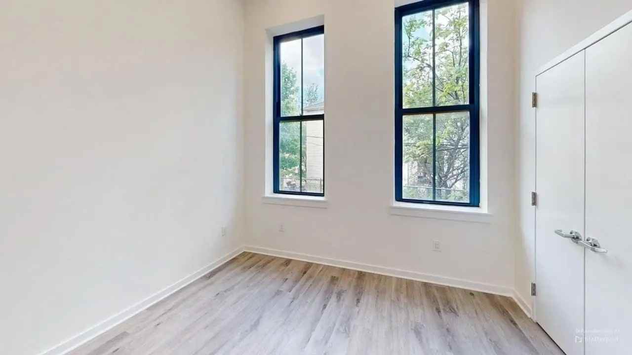 The Roseville - Photo 6 of 50