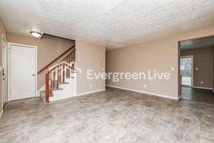 1315 Clement Ave - Photo 3 of 15