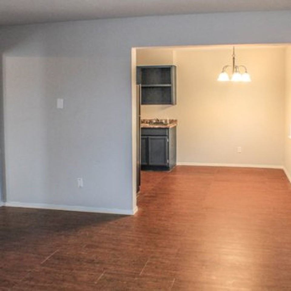 South Shore Apartments - Photo 6 of 30