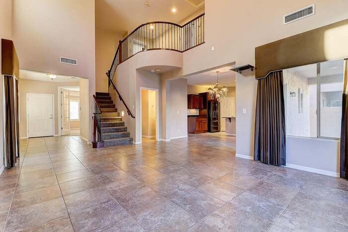 2530 W Cordia Ln - Photo 5 of 30