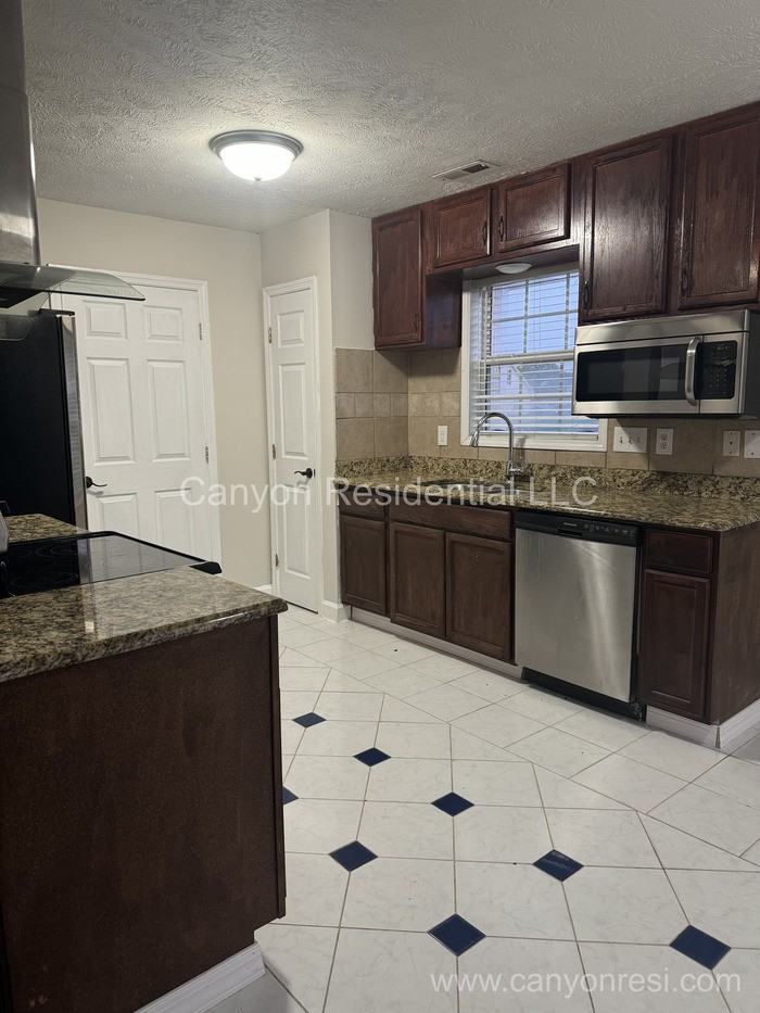 204 Truman Dr - Photo 2 of 23