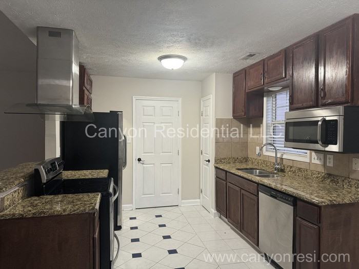 204 Truman Dr - Photo 3 of 23