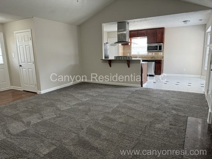 204 Truman Dr - Photo 4 of 23