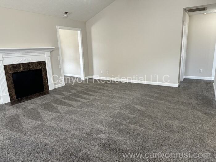 204 Truman Dr - Photo 5 of 23