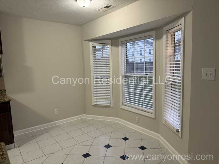 204 Truman Dr - Photo 6 of 23