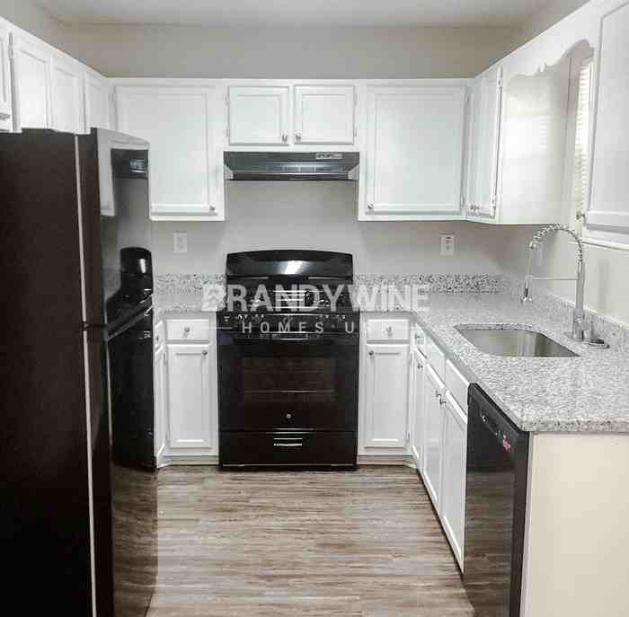 2259 Hampton Dr - Photo 5 of 19