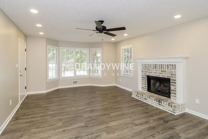 12 Sherwood Forest Dr - Photo 3 of 20