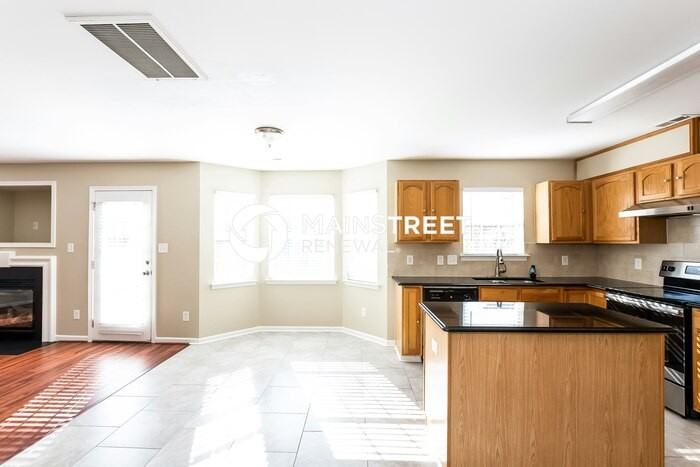 11326 Anna Rose Rd - Photo 5 of 15