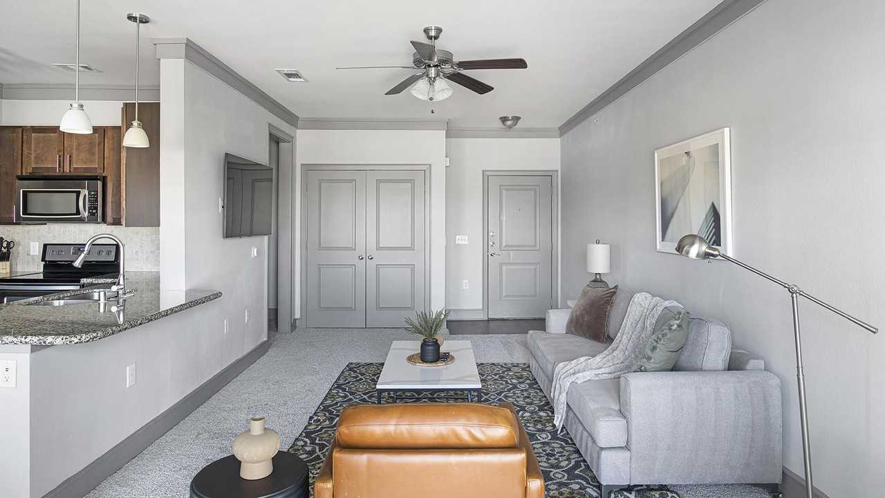 4689 Mustang Pkwy - Photo 4 of 50