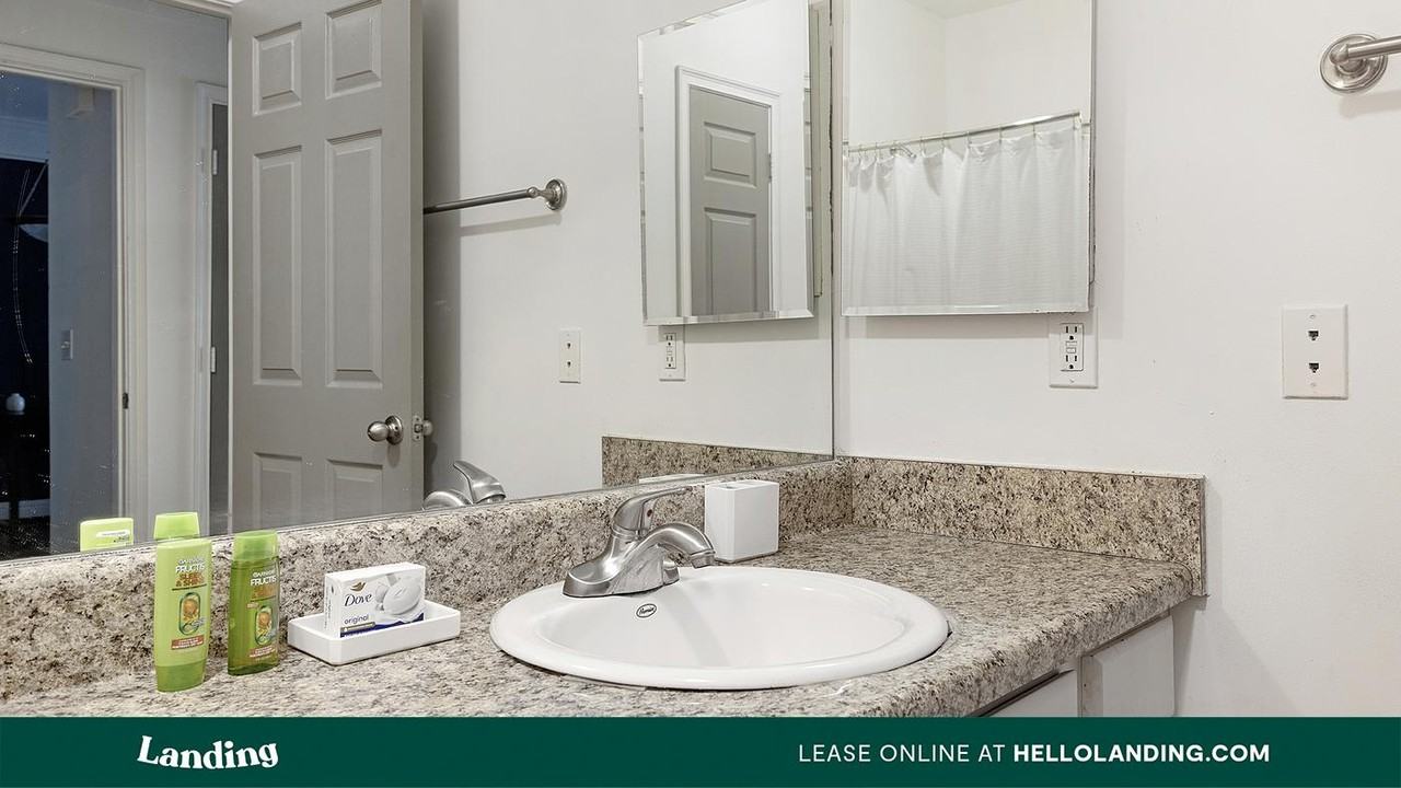 925 Canterbury Rd NE - Photo 5 of 50