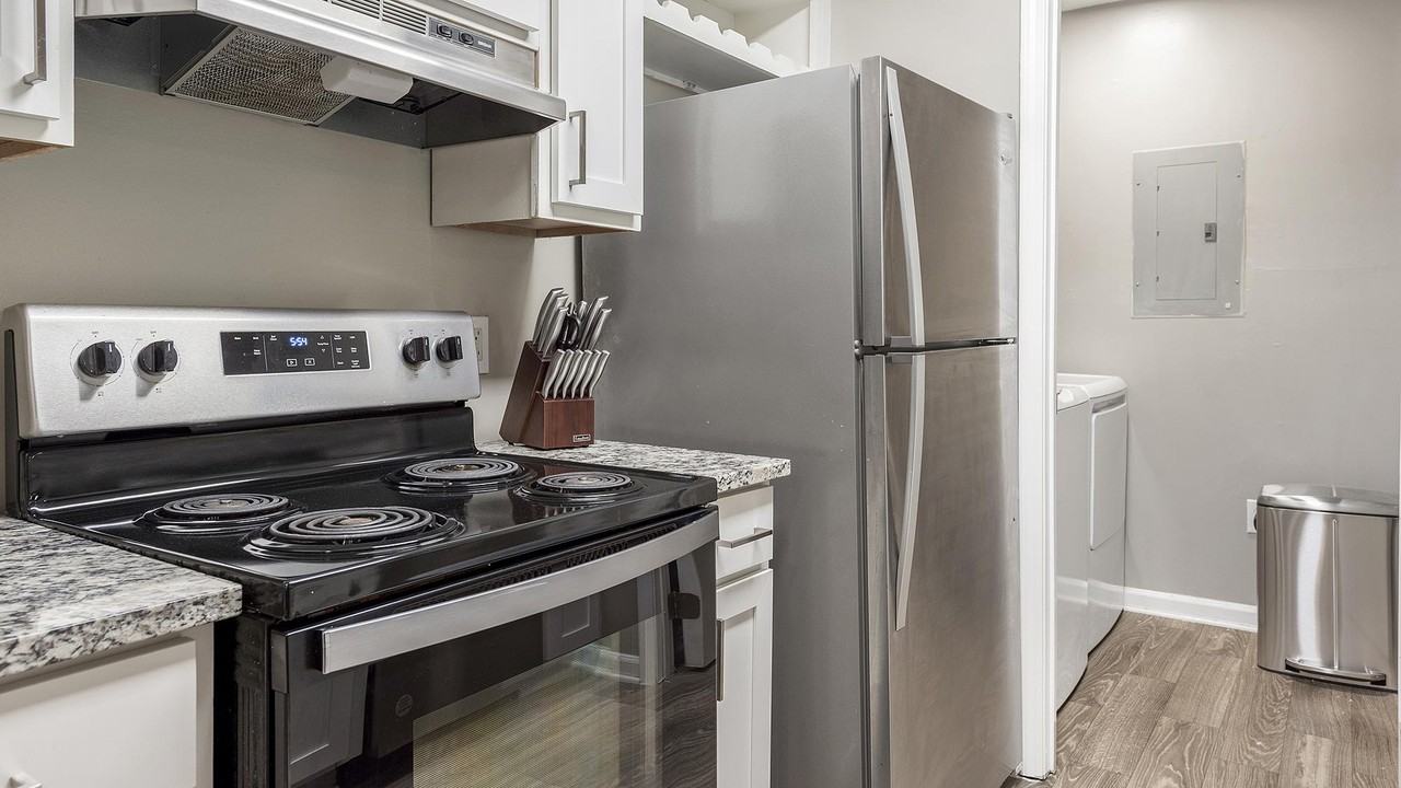 300 Long Shoals Rd - Photo 5 of 47