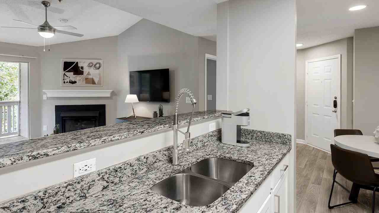 300 Long Shoals Rd - Photo 6 of 47