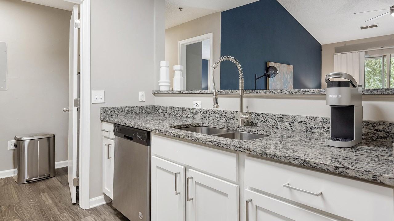 300 Long Shoals Rd - Photo 7 of 47