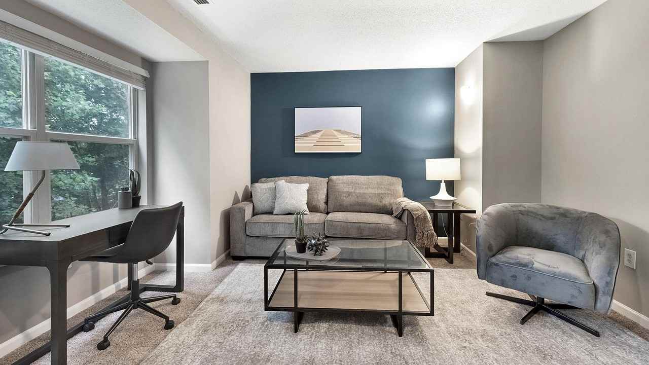 300 Long Shoals Rd - Photo 2 of 48