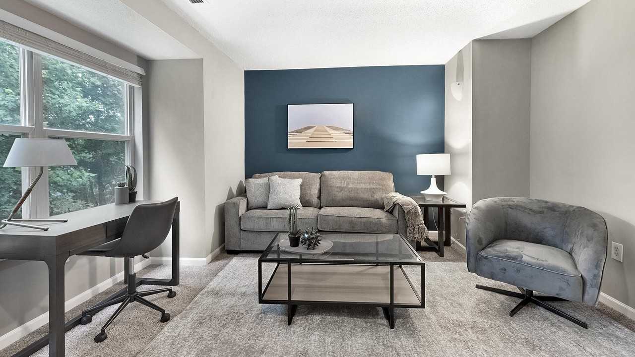 300 Long Shoals Rd - Photo 3 of 48