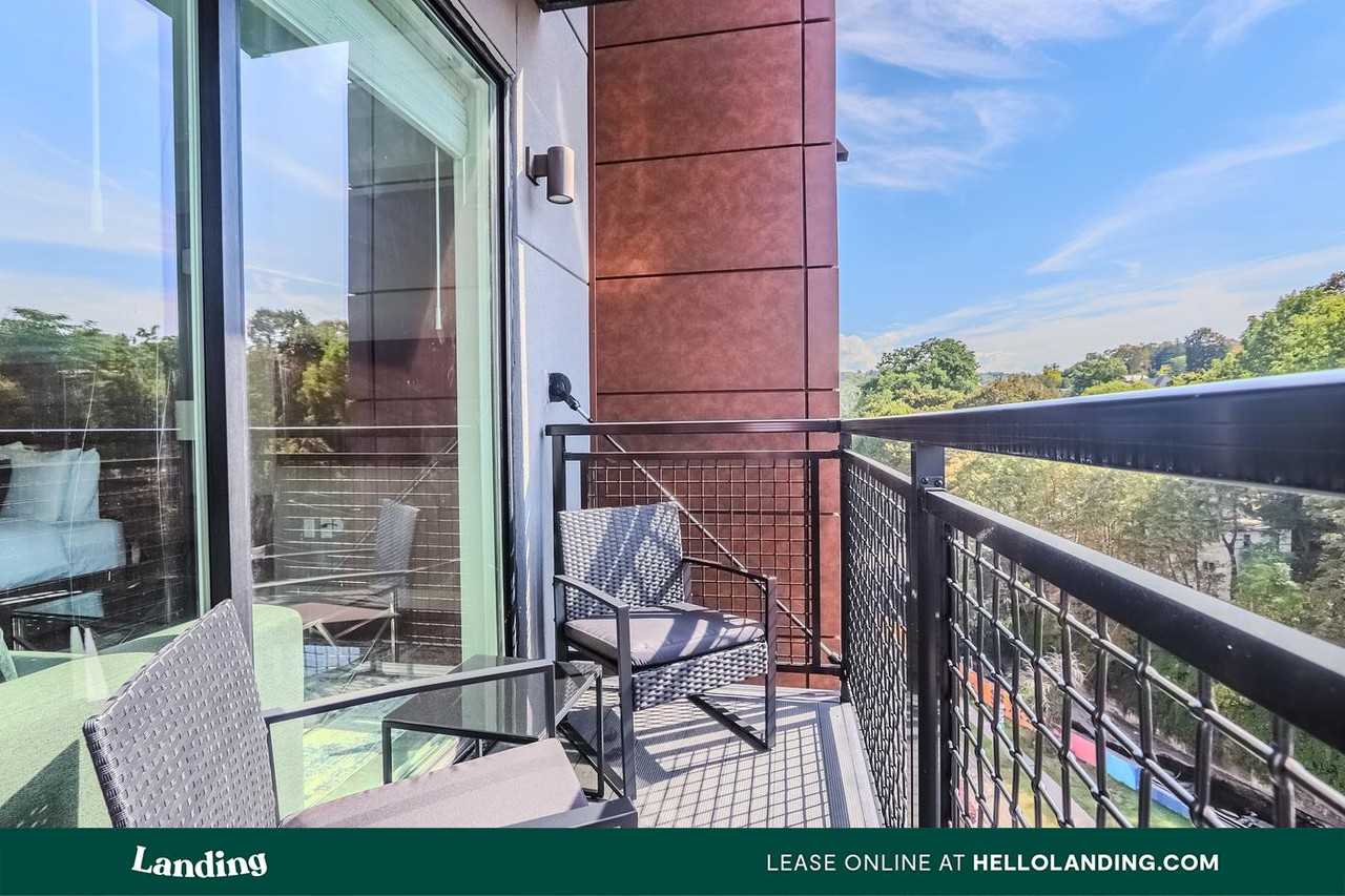 210 E Green Street - Photo 5 of 50