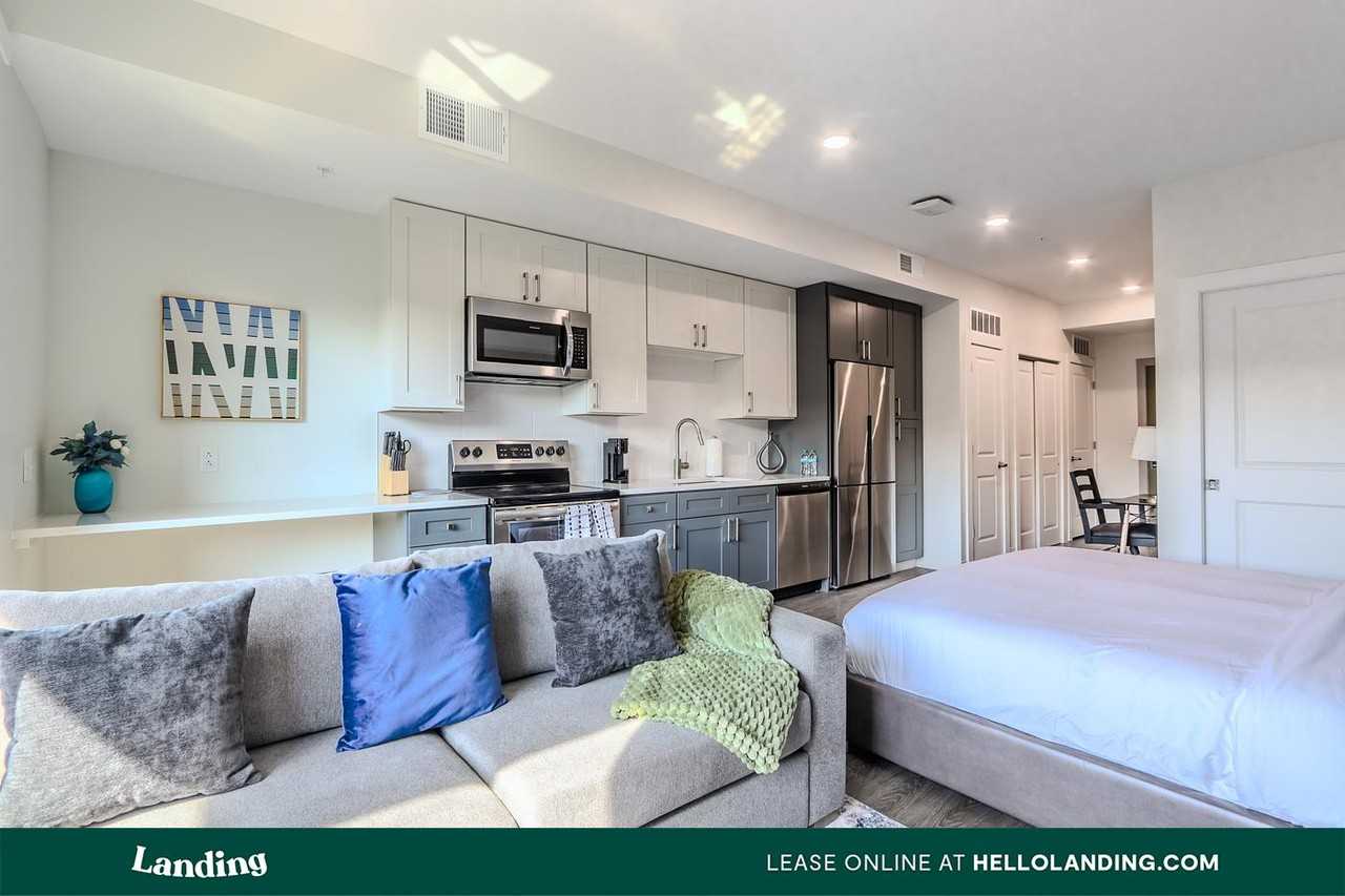 210 E Green Street - Photo 6 of 50